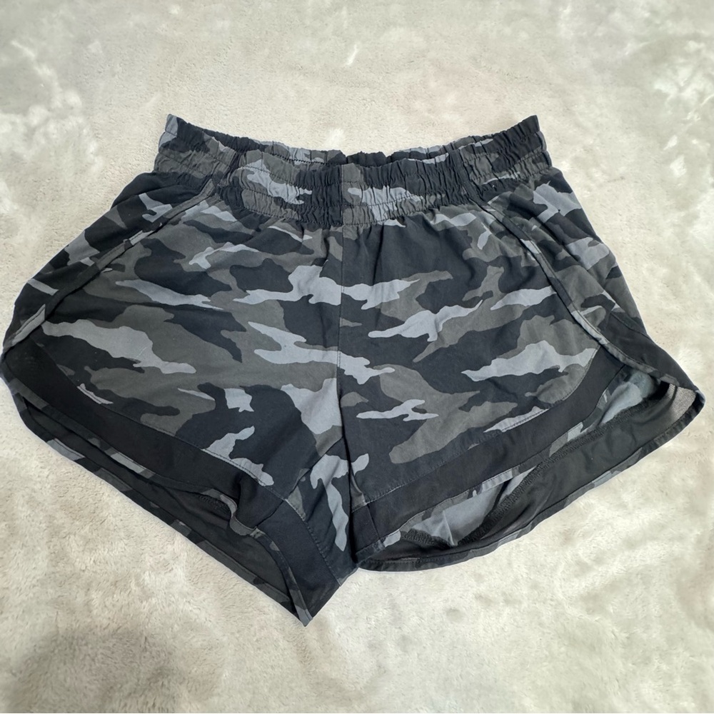 Athleta printed Mesh Racer‎ Run 4" Shorts size small